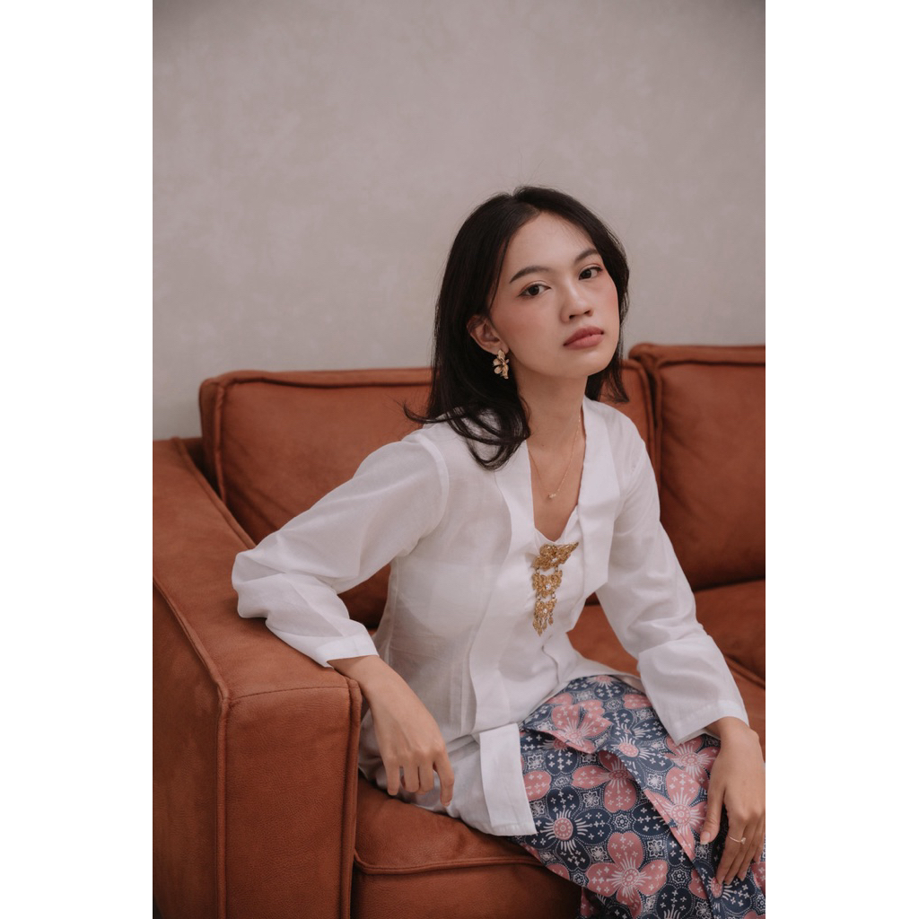 Kebaya Kutubaru Katun Putih Ayu - Kebaya kutubaru motif polos bahan katun