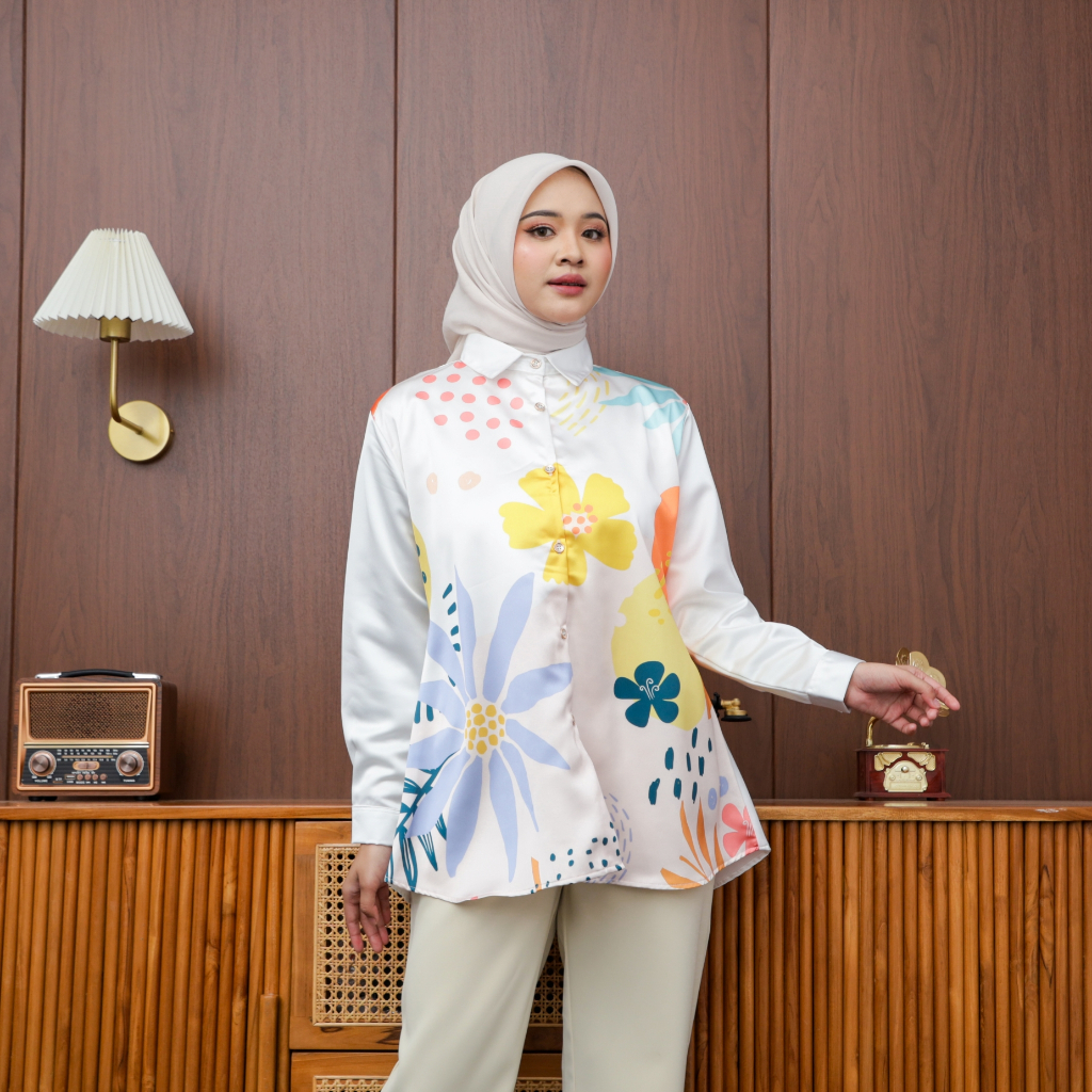 Atasan Kemeja Wanita Motif Print Lengan Panjang Satin Premium Kalya by Helluva