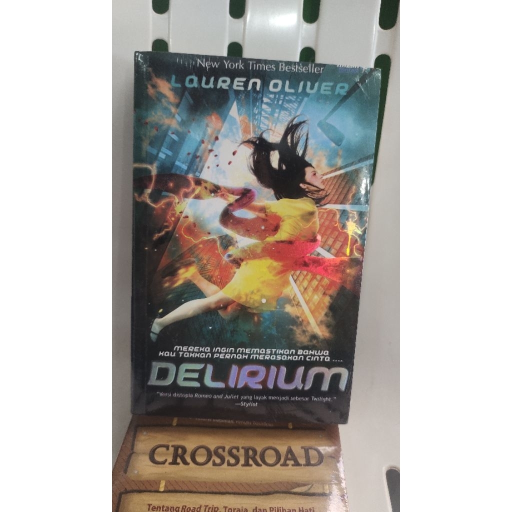 buku mereka ingin memastikan bahwa kau takkan pernah merasakan cinta "delirium" - lauren oliver