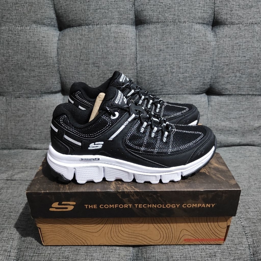 Skechers SUMMITS STAMINA AT ARTISTS BLUFF Women's - Black/White [180145/BKW]
