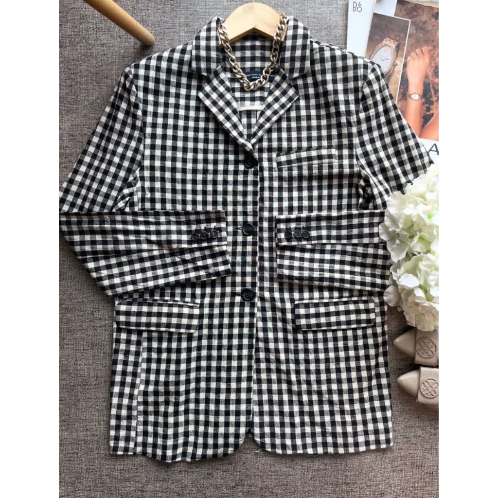 Blazer wanita hitam putih