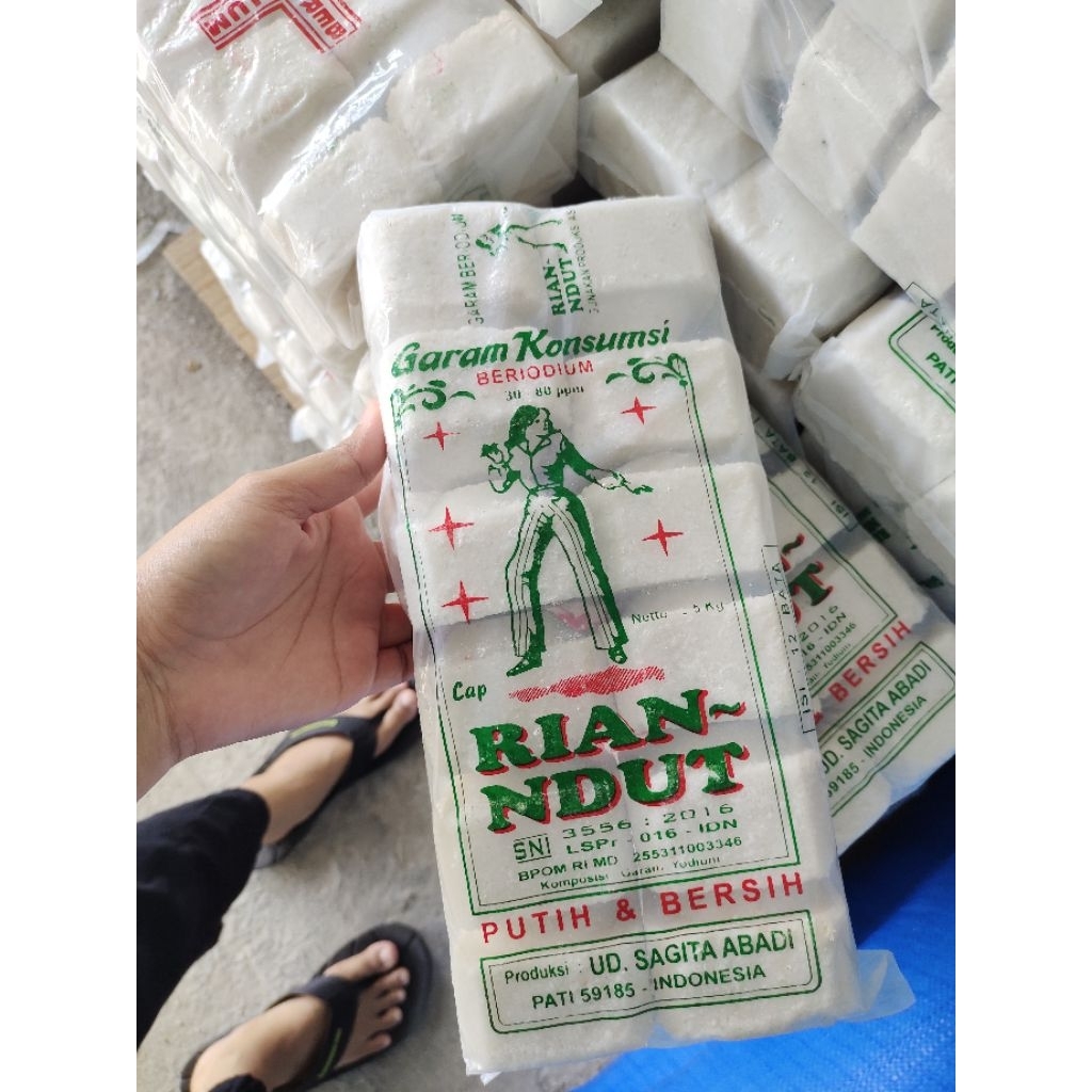 

TERMURAH ! Garam Bata Beryodium 2,5kg+ RianNdut dan NdangNdut