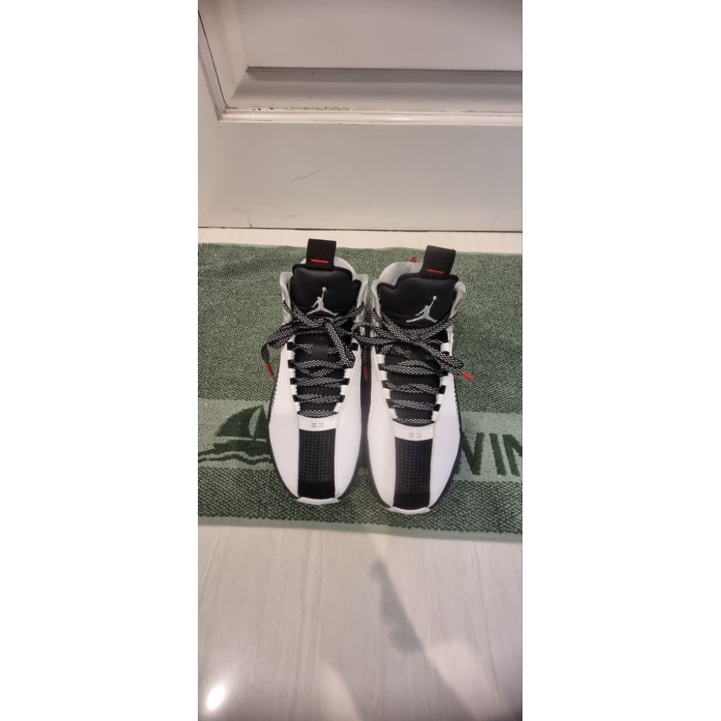 S-08 Sepatu sneakers jordan 35 WHITE BLACK size 40 used bekas ori