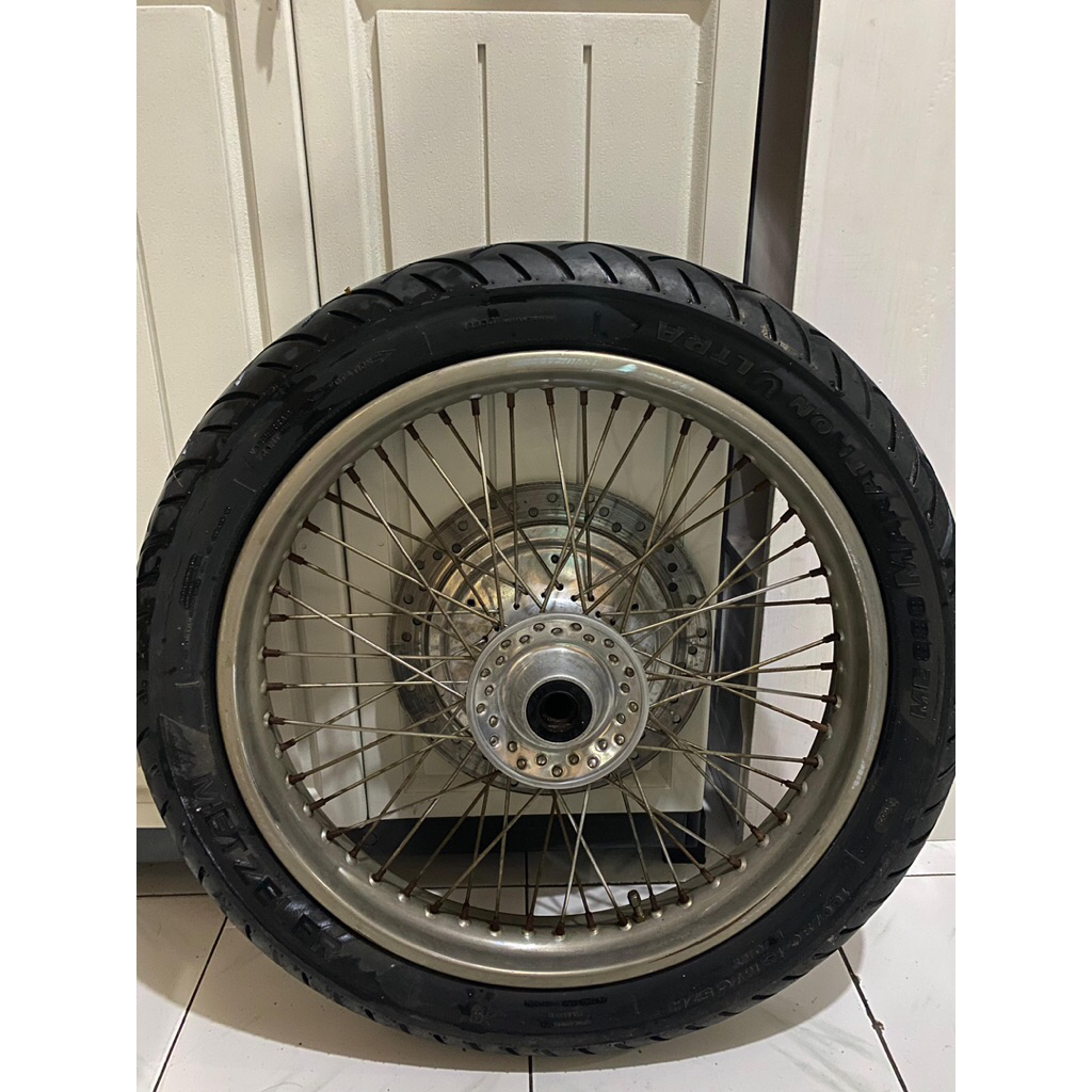 Ban tromol set honda steed, ban depan merk metzeler 100-90 ring 19, ban belakang merk perelli ring 1
