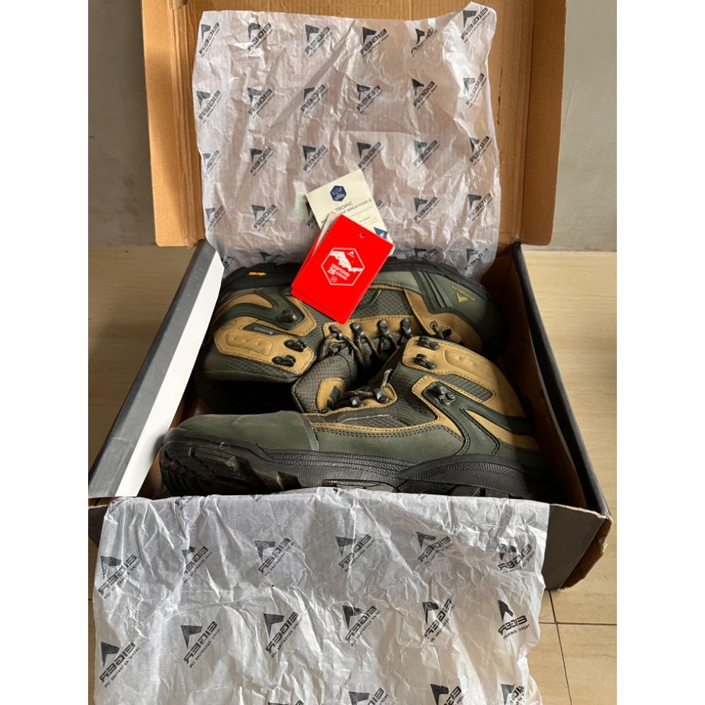 SEPATU EIGER POLLOCK 2.0 28 GUNUNG size 43