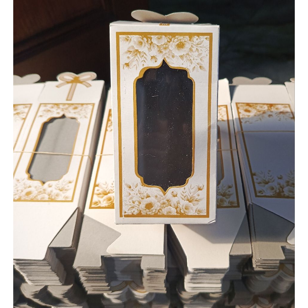 

Bok souvenir kemasan GELAS Sedotan isi 50 lembar ukuran 8,5x8,5x16cm - jual boknya saja