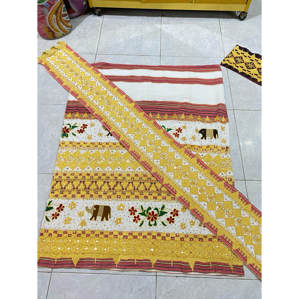 

Kain Tapis Antik Mama Asli Sulam Tangan