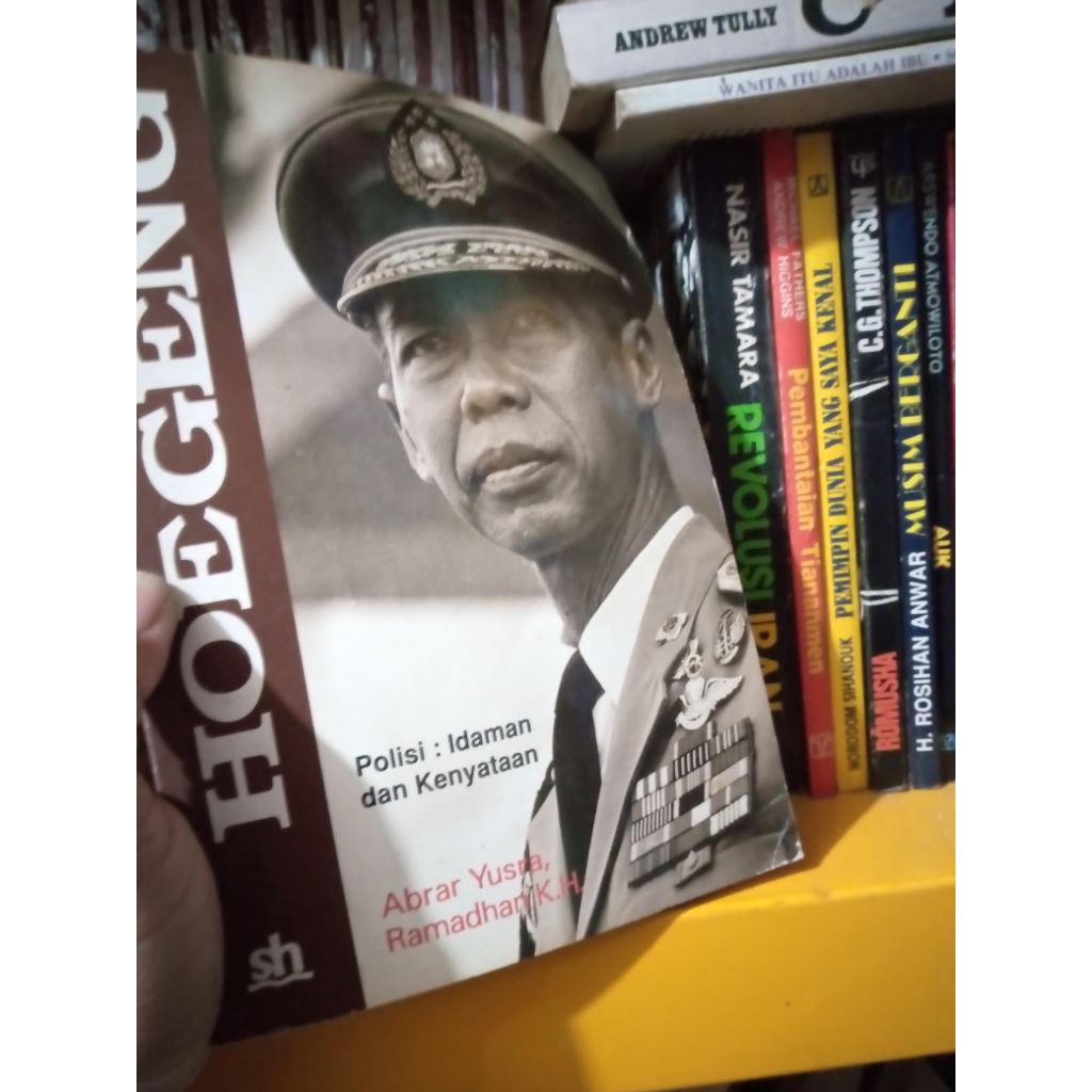 biografi Hoegeng bekas original