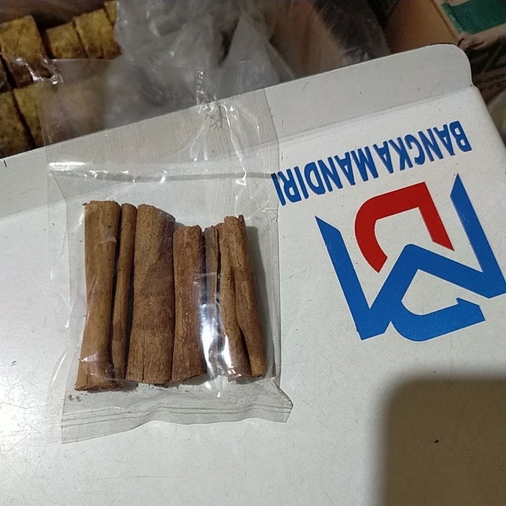 

kayu manis [ kulit kayu manis cinamon ] rempah Indonesia