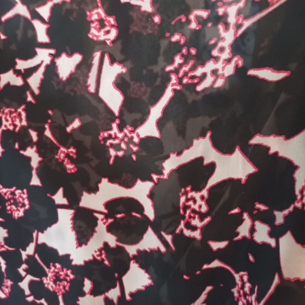 Kain Ceruty Motif Abstrak Hitam & Merah - Ideal untuk Gaun & Hijab (Harga Kain Per½ Meter)