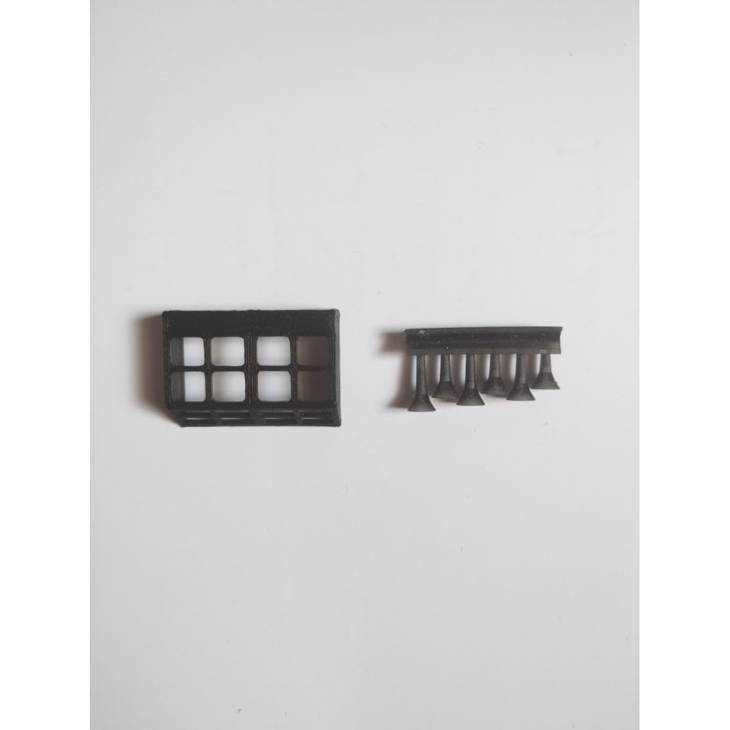 Corong atas basuri miniatur bus