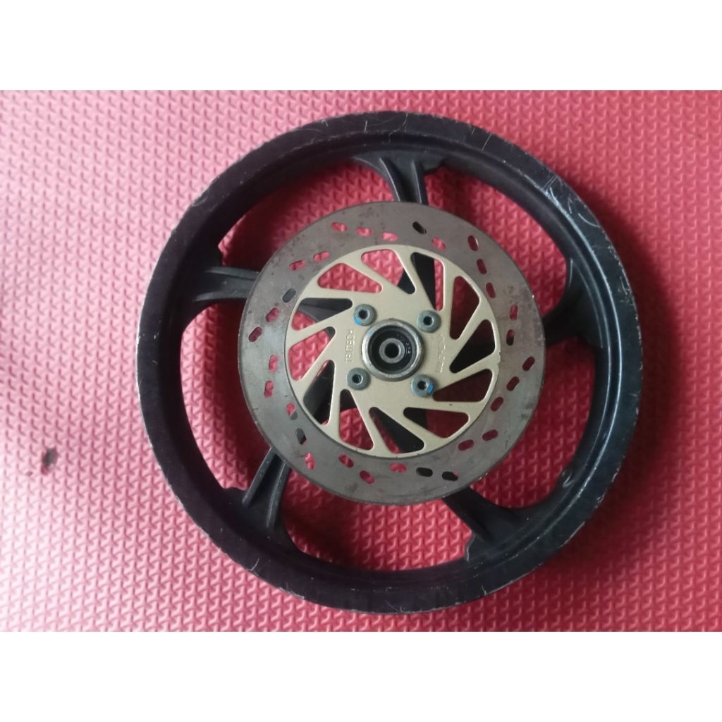 Velg racing depan Suzuki SkyDrive 125 original copotan