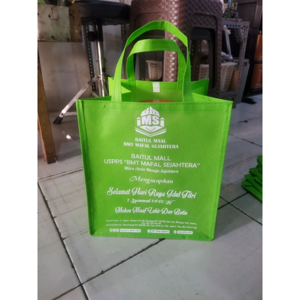 

Tas Shopping Spundbond Sablon /1 Sisi/ uk. 30x15x40/ Tas Ulang Tahun/ Tas Tasyakuran/Tas Kirim Doa