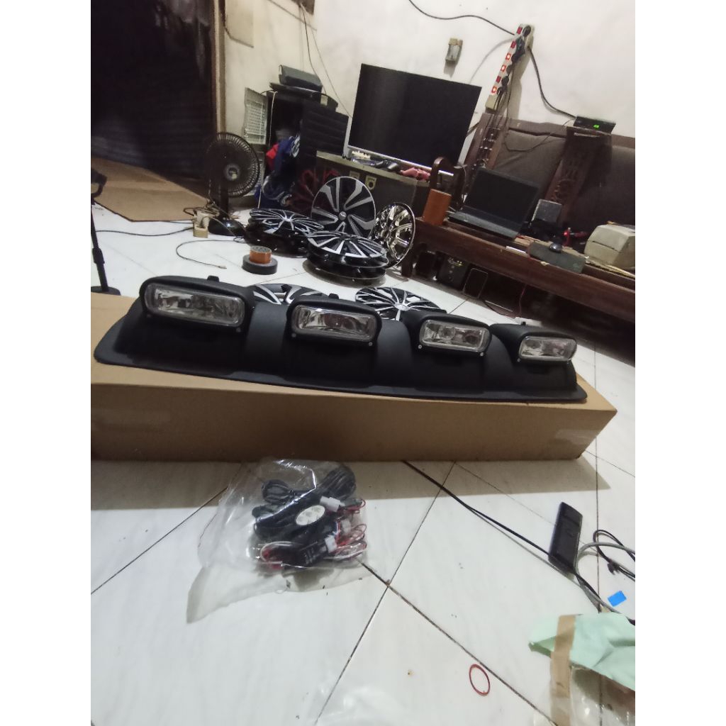 lampu sorot lampu tempak atap mobil 12 vol warna putih biru kuning