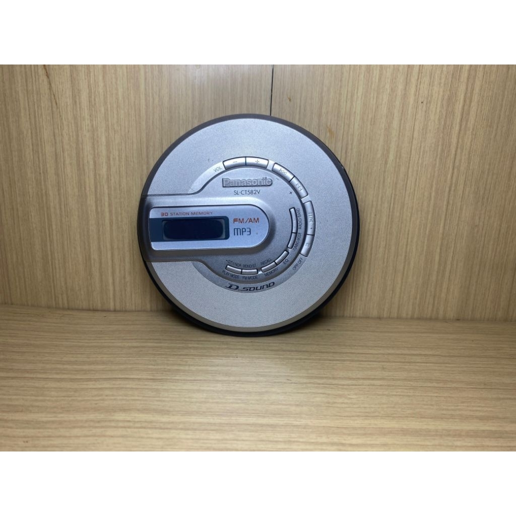 DISCMAN PANASONIC SL-CT582V CD RADIO PLAYER