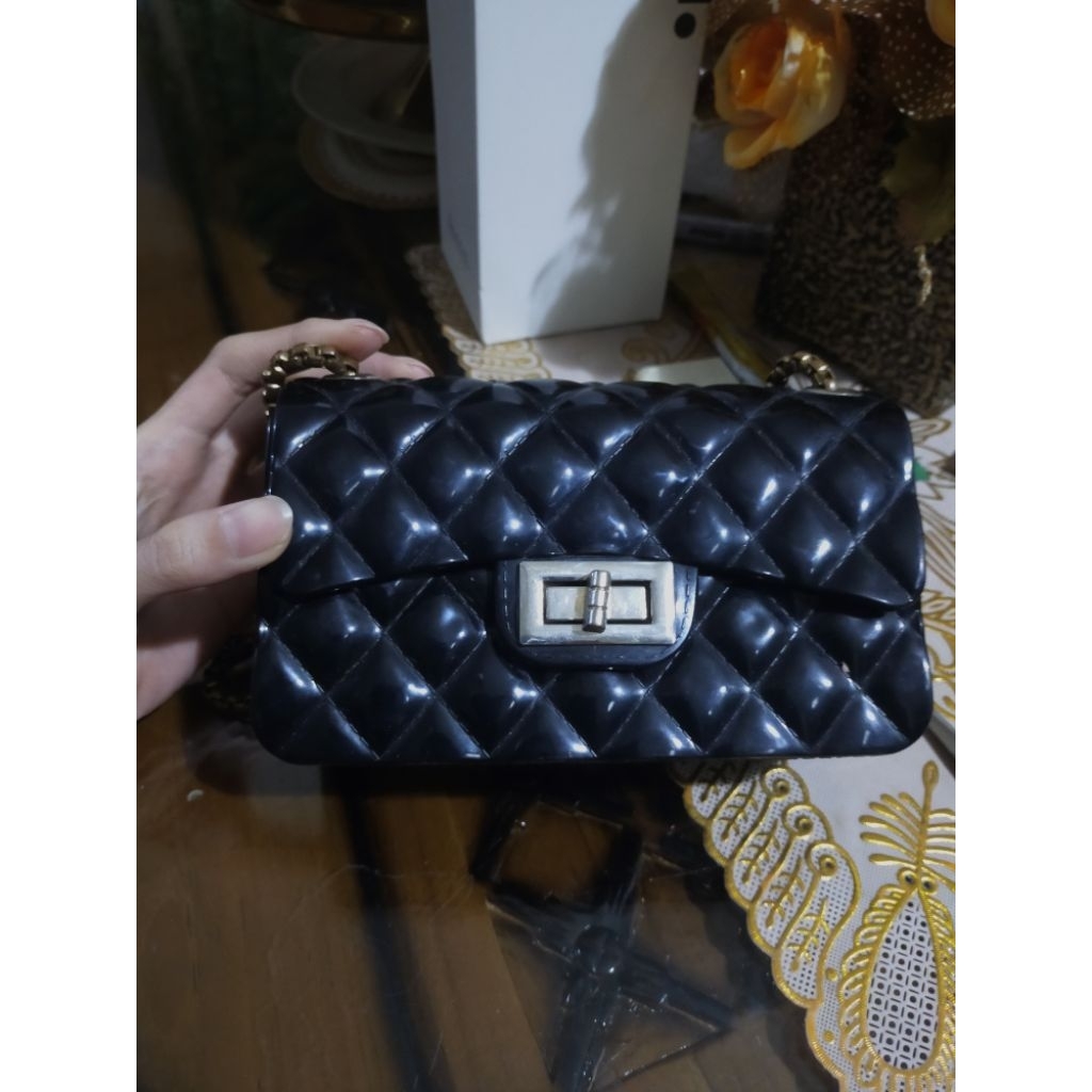 [PRELOVED] Tas Jelly Sling Bag Glossy Hitam