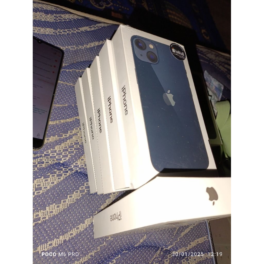 

pre-order hitam 128 with sticker thnkyou and polymailer