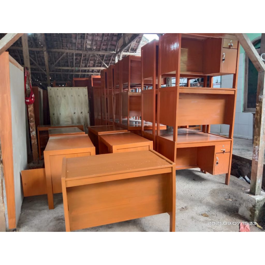 Meja Guru Kayu mahoni