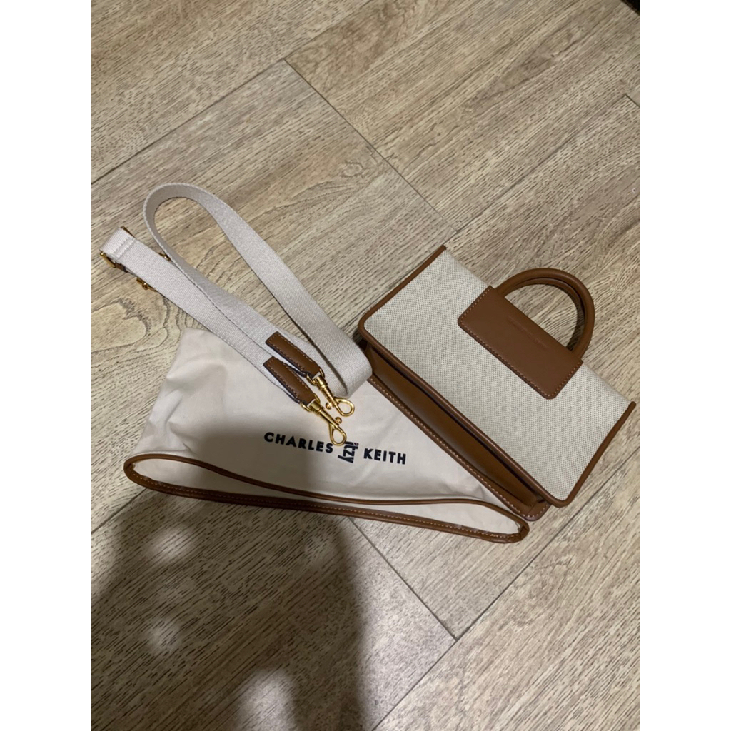 SLINGBAG CHARLES & KEITH x ITZY