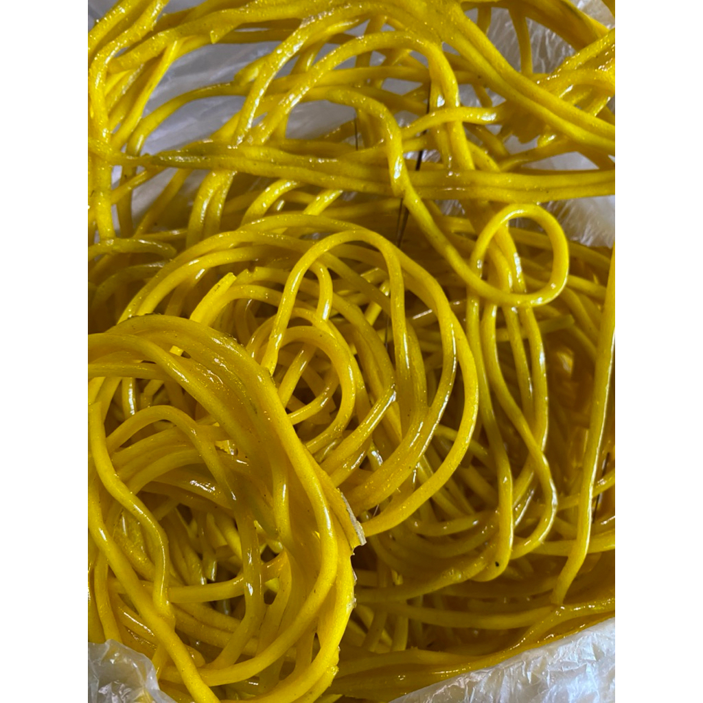 

MIE KENYOL ACI KUNING 250 gram / MIE EBLEK KHAS PEKALONGAN