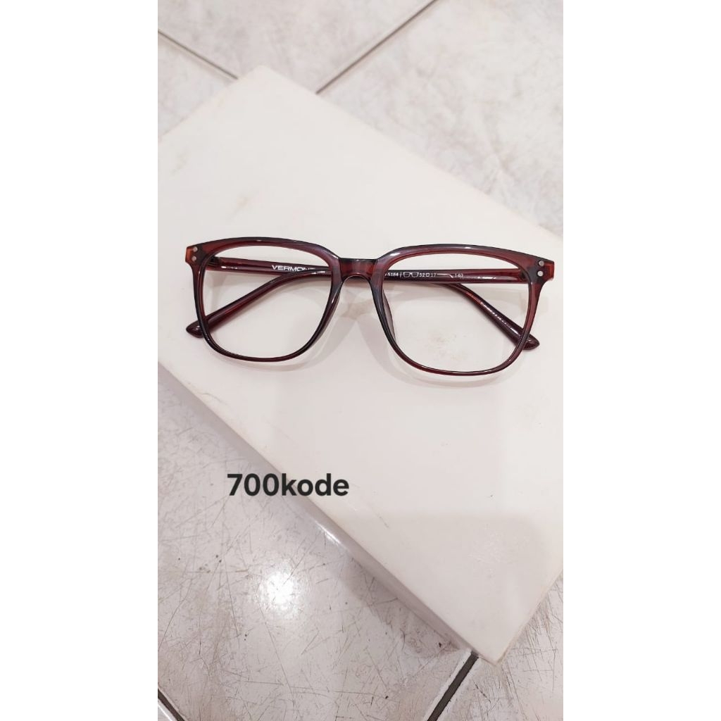 Kacamata VERMONT 700 – Elegan, Ringan & Serbaguna