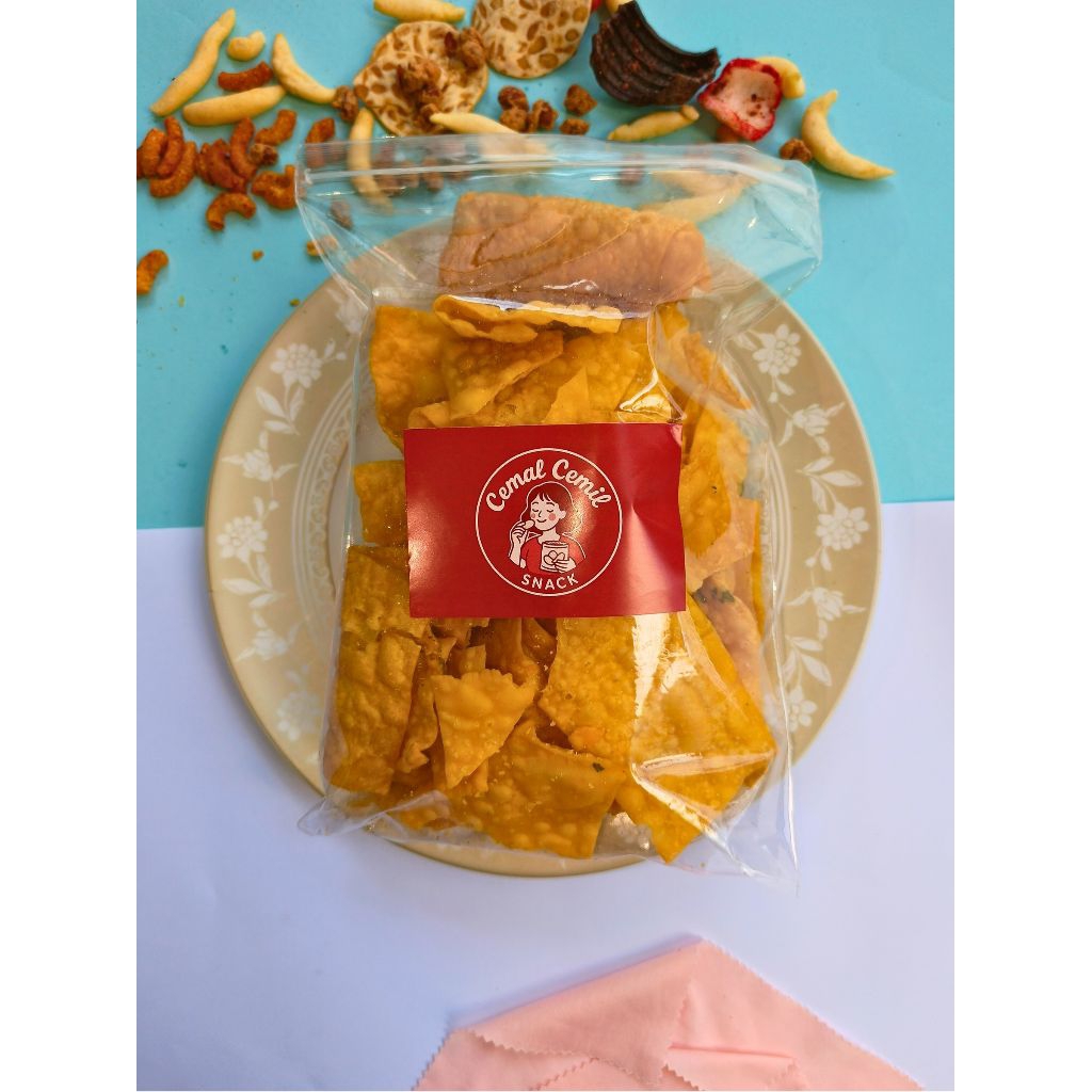 

Cemal Cemil Keripik Pangsit Gurih Renyah | Keripik Bawang | Snack Cewek Viral - Camilan Garing Anti Gagal 200/400/600