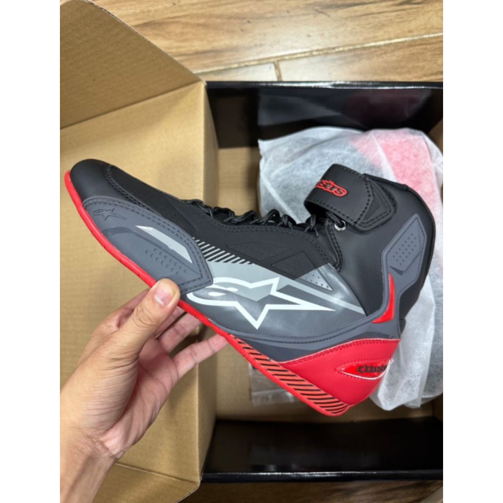 Sepatu touring Alpinestar