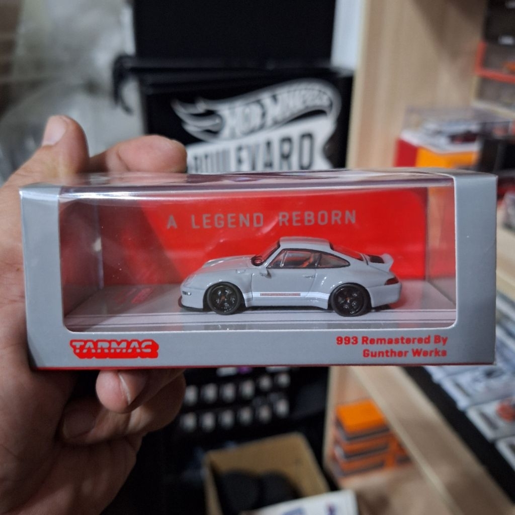 Tarmac Skala 64 Porsche 993 Remastered Gunther Werks Grey