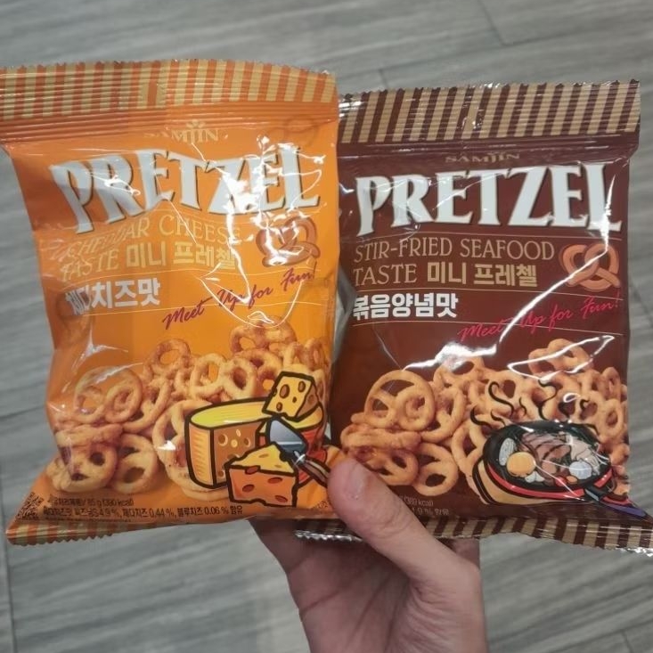 

Samjin Pretzel stir fried SEAFOOD / CHEESE taste KOREA IMPORT 85gr