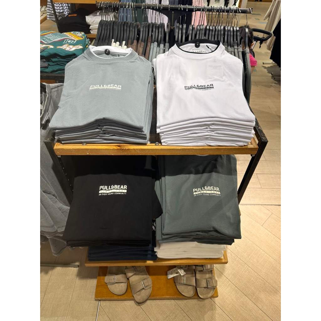 Kaos Cowok Logo pull and Bear