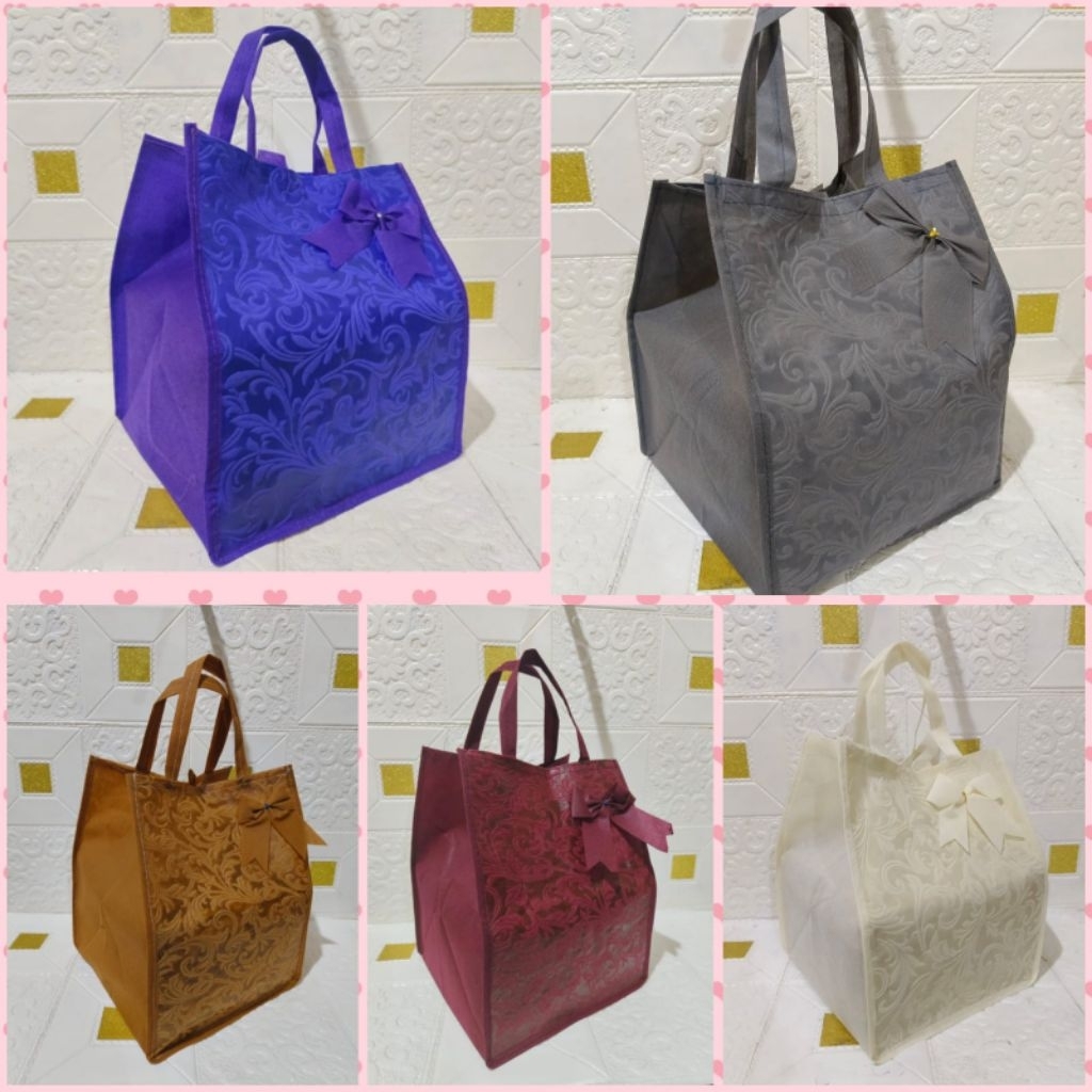 

TAS HAJATAN PITA EMBOS WARNA SENADA UKURAN 22.HARGA PAKET HEMAT PER_5 LUSIN. #tas hajatan#tas hajatan murah#tas spunbond#tas box nasi#tas belanja#tas berkat#tas souvenir#tas ulang tahun#goodie bag