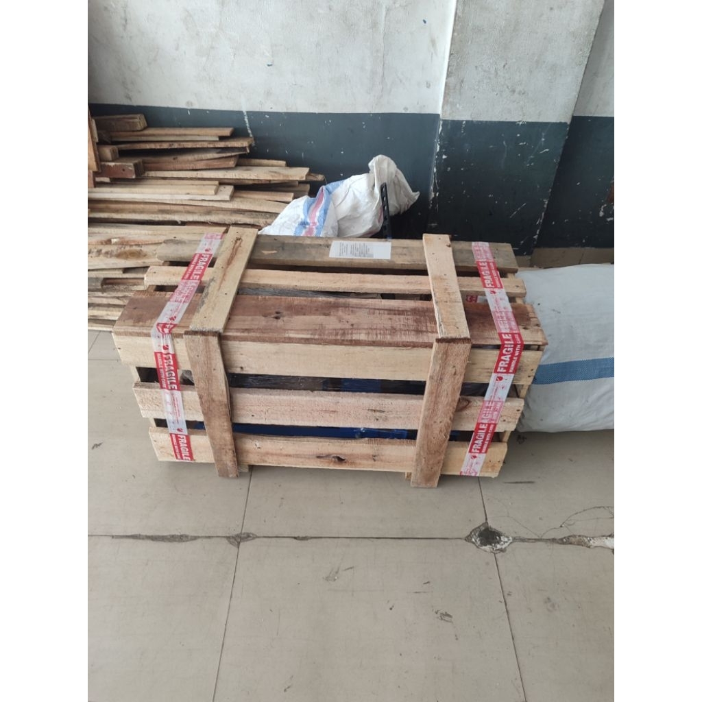 

PETI. KAYU. BARANG. BERAT.BIAR.AMAM.SENTOSA