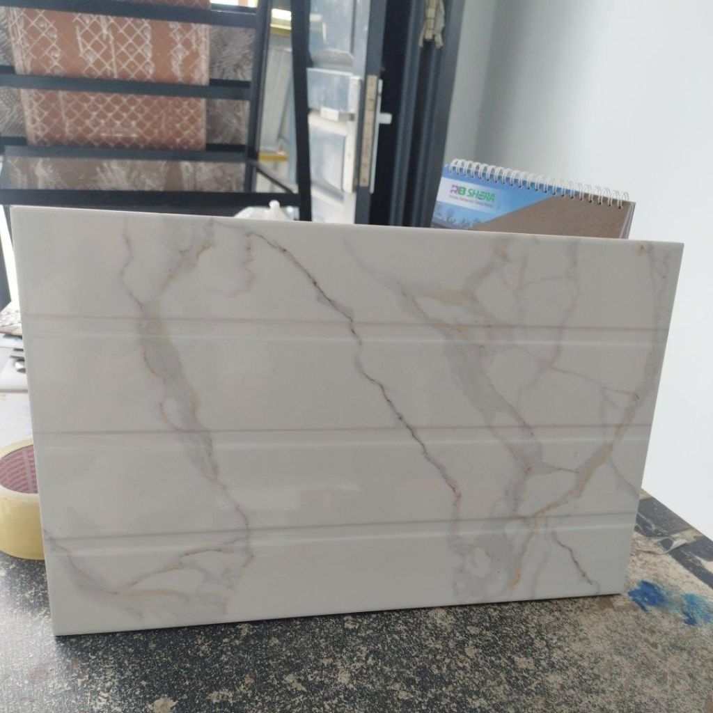 KERAMIK DINDING  25x40/30 DUS MIX FREE ANTAR MEDAN