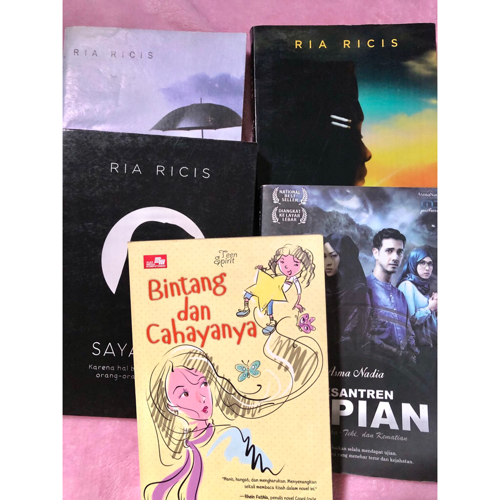 

PRELOVED BUKU RIA RICIS SAYA PAMIT 1 & 2 | BINTANG DAN CAHAYANYA | PESANTREN IMPIAN