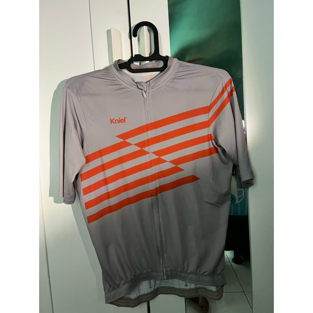 Jersey Kniel Movement