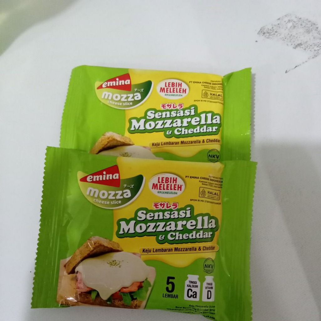 

emina mozarella sensasi mozarella &cheddar isi 5 lembar