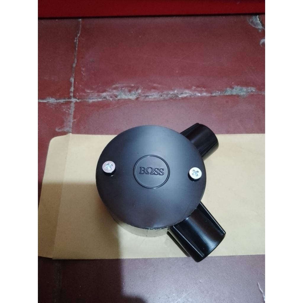 t dus cabang 2 L Ukuran 20mm Merk Boss Warna Hitam / t dus cabang 2 bentuk L