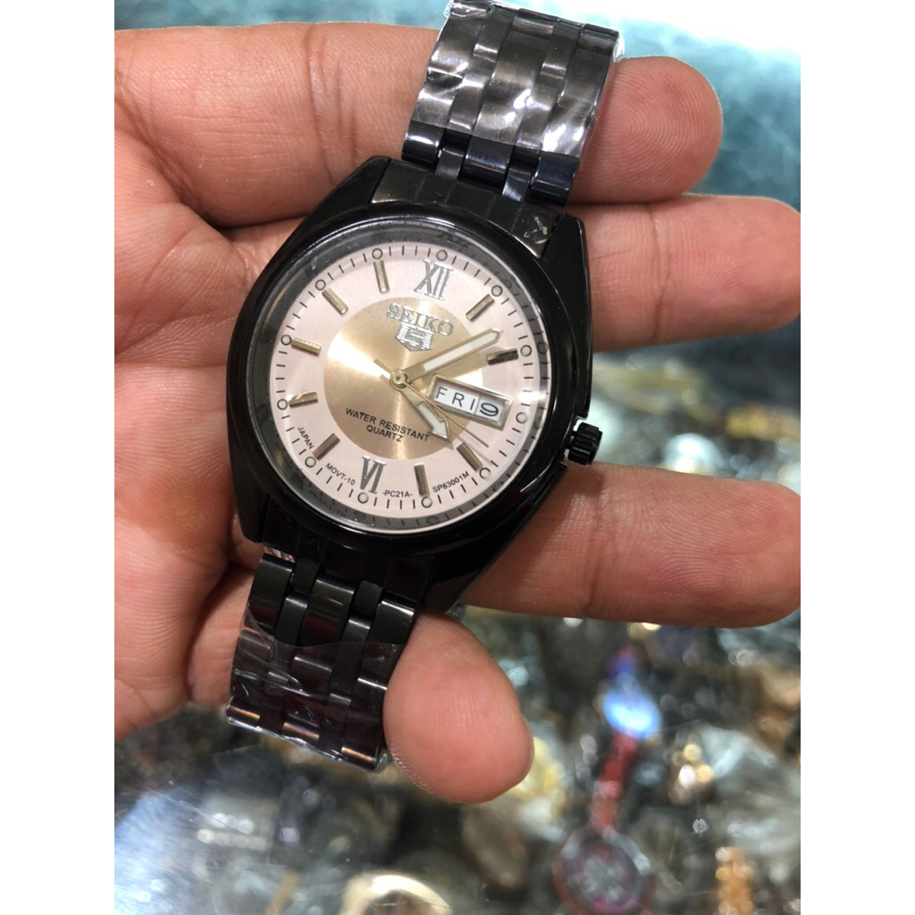 jam tangan pria quartz seiko 5 black stainles steel water resist