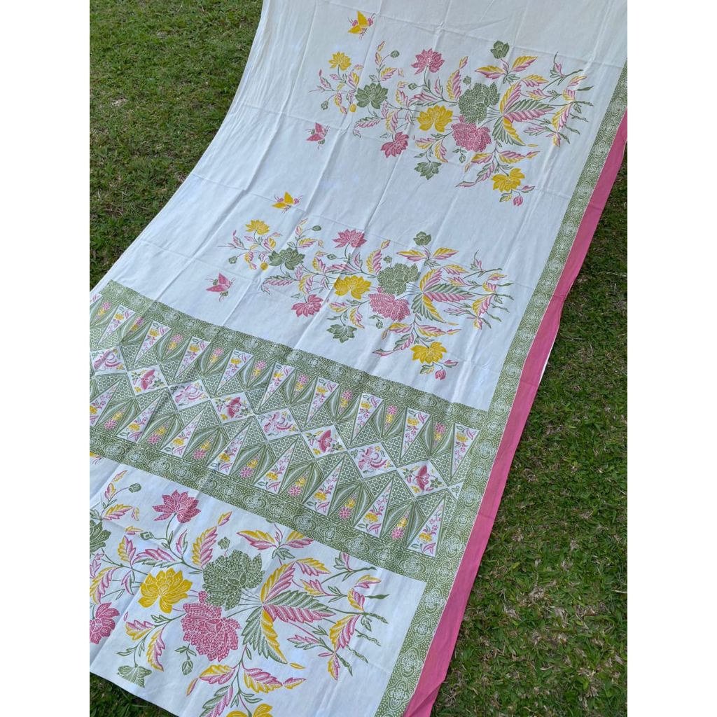 TERLARIS KAIN BATIK LAWEYAN SOLO WARNA PUTIH PINK MOTIF BUNGA