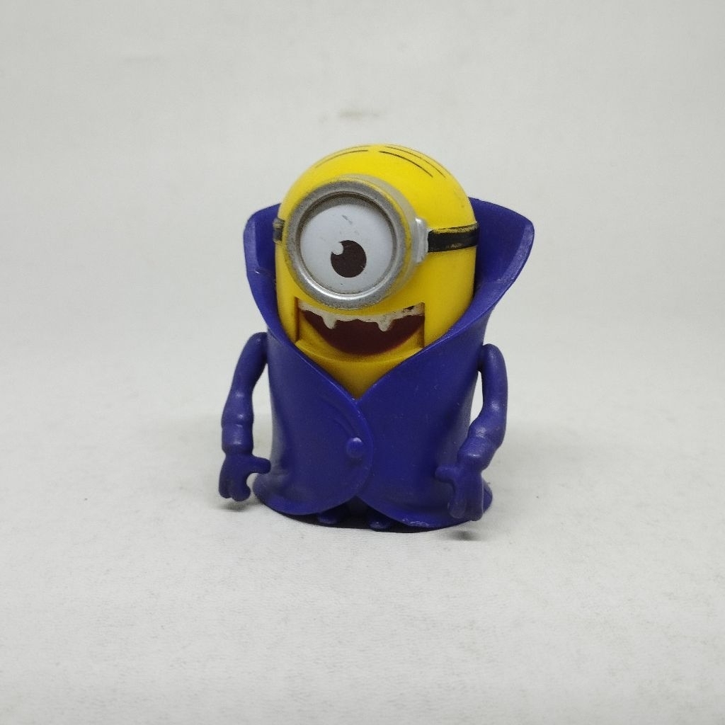Figure Minion Dracula Biru