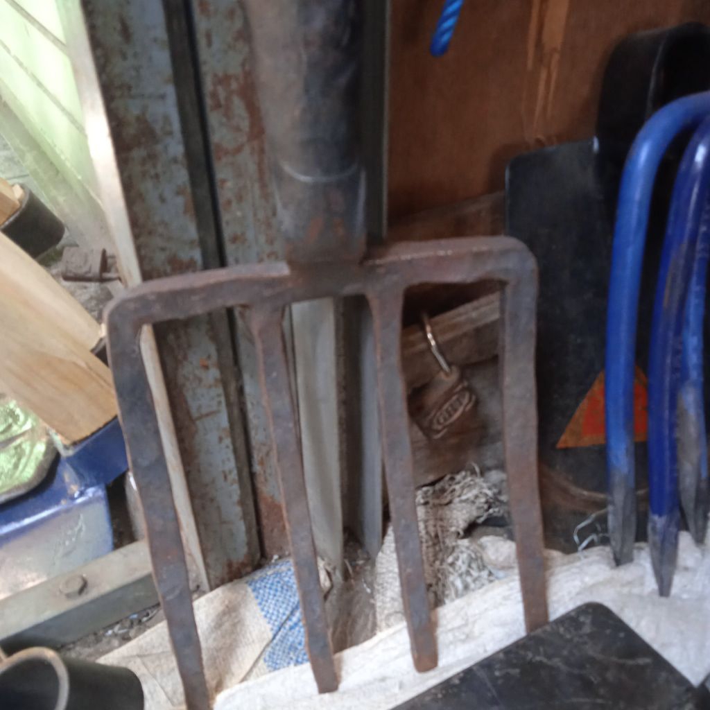 Garuk sampah besi/Cangkul garuk sampah/Garpu sampah besi besar/Garpu pembersih sampah/Garpu sampah/G
