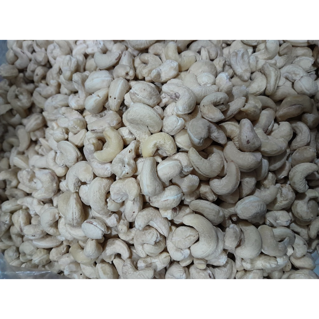 

Kacang Mete Mentah 1kg / Kacang Mede Mentah 1kg / Raw Cashew Nut 1kg