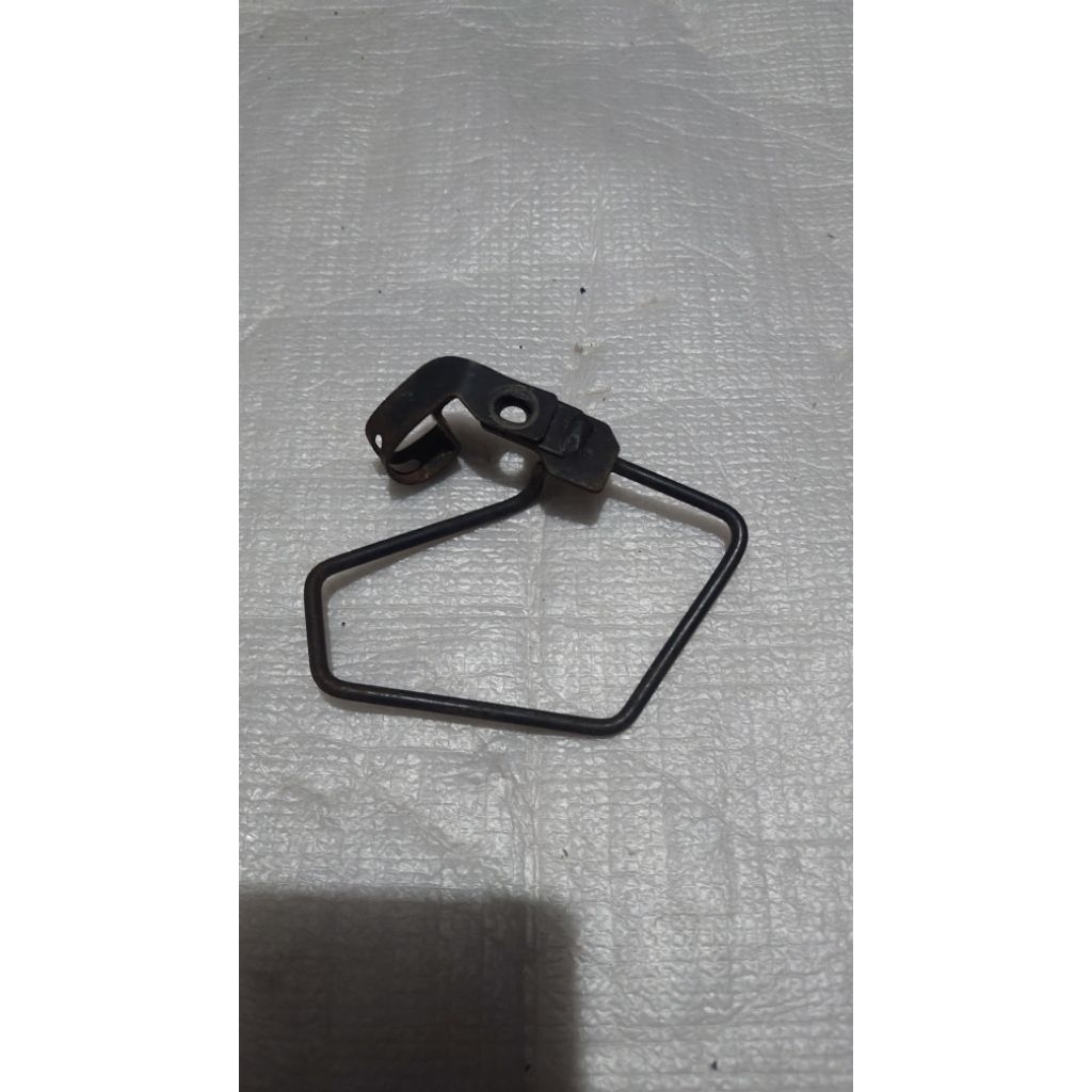 BREKET BRACKET CLAMPER CANTOLAN DUDUKAN PLAT SELANG REM BEAT LAMA BEAT FI SCOPY SPACY VARIO FI 110