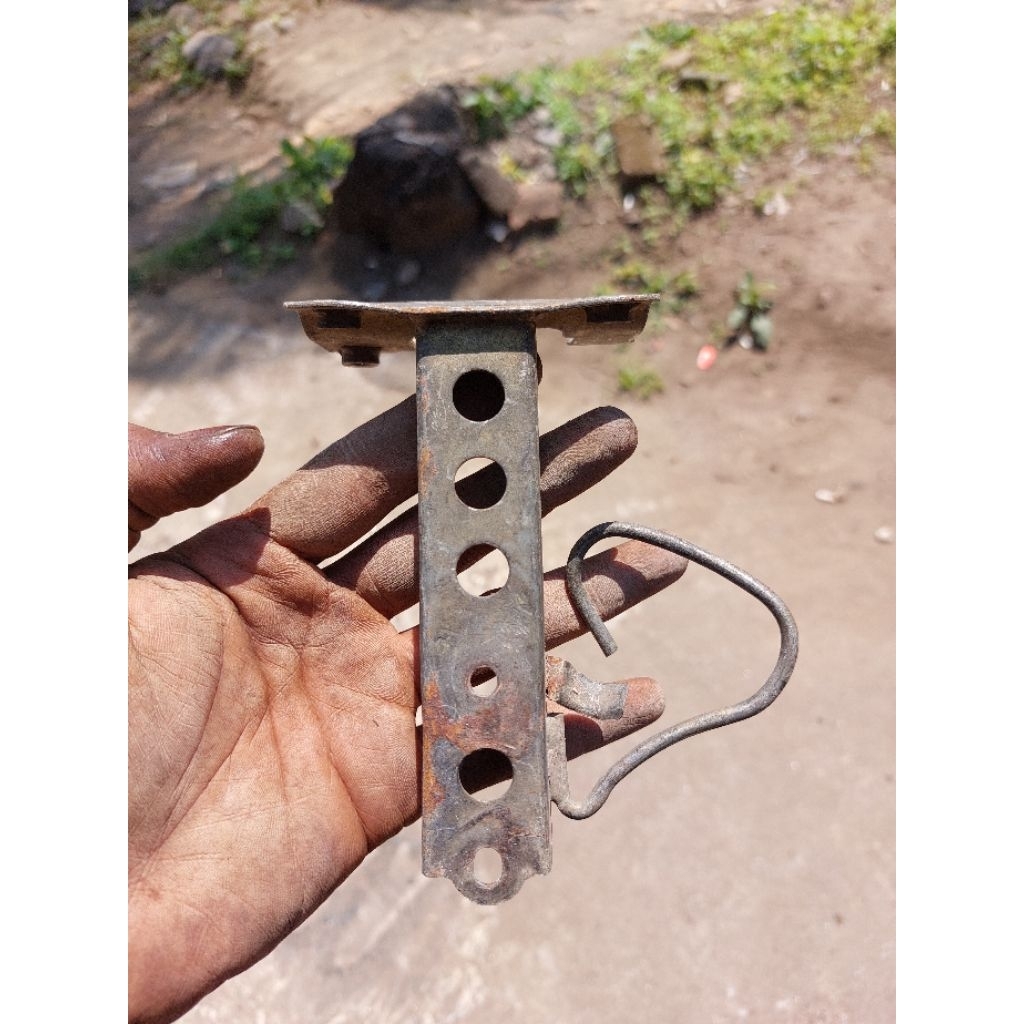 Breket Pangkon Tameng Dasi Mio Sporty Original