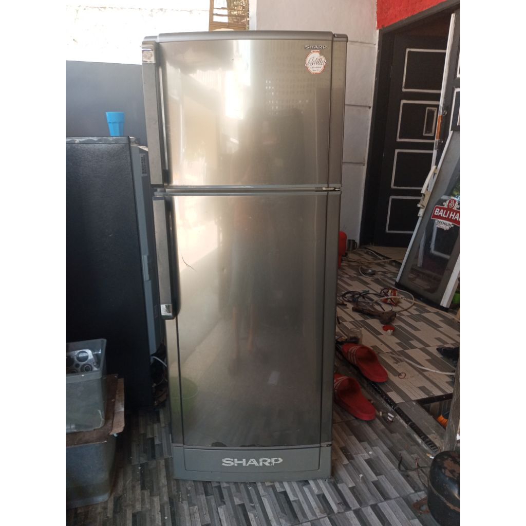 Kulkas seken SHARP