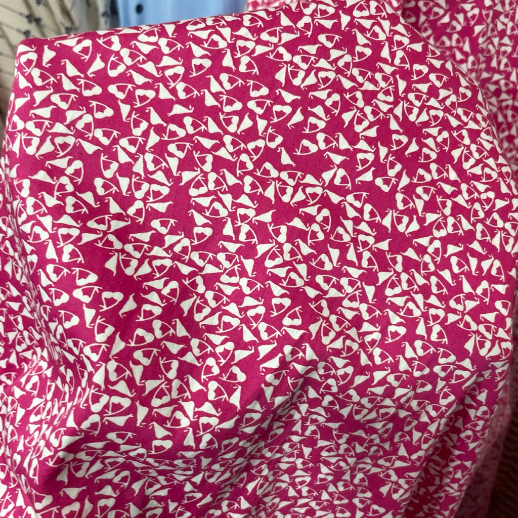 kain katun motif - kain katun silk motif bunga kecil premium - warna pink fanta - kain katun origina