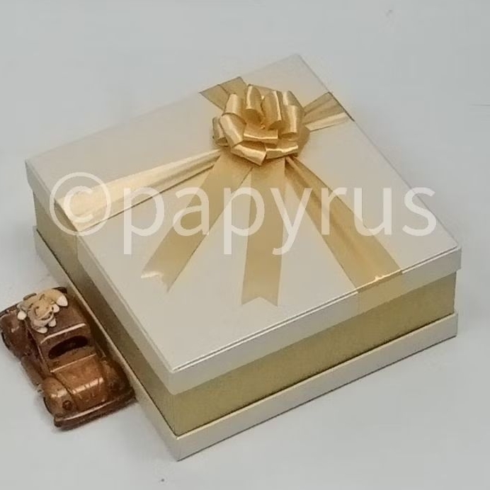 

PAPYRUS Sandwich 25x25 Tinggi 10cm Kotak Kado Gift Box Hardbox Hampers V3
