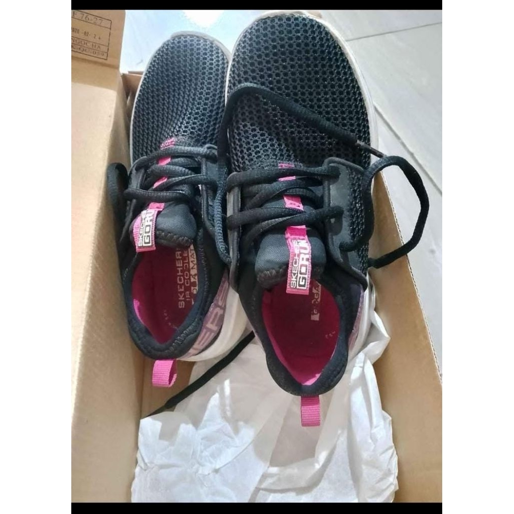Preloved Sepatu Anak 'Skechers'