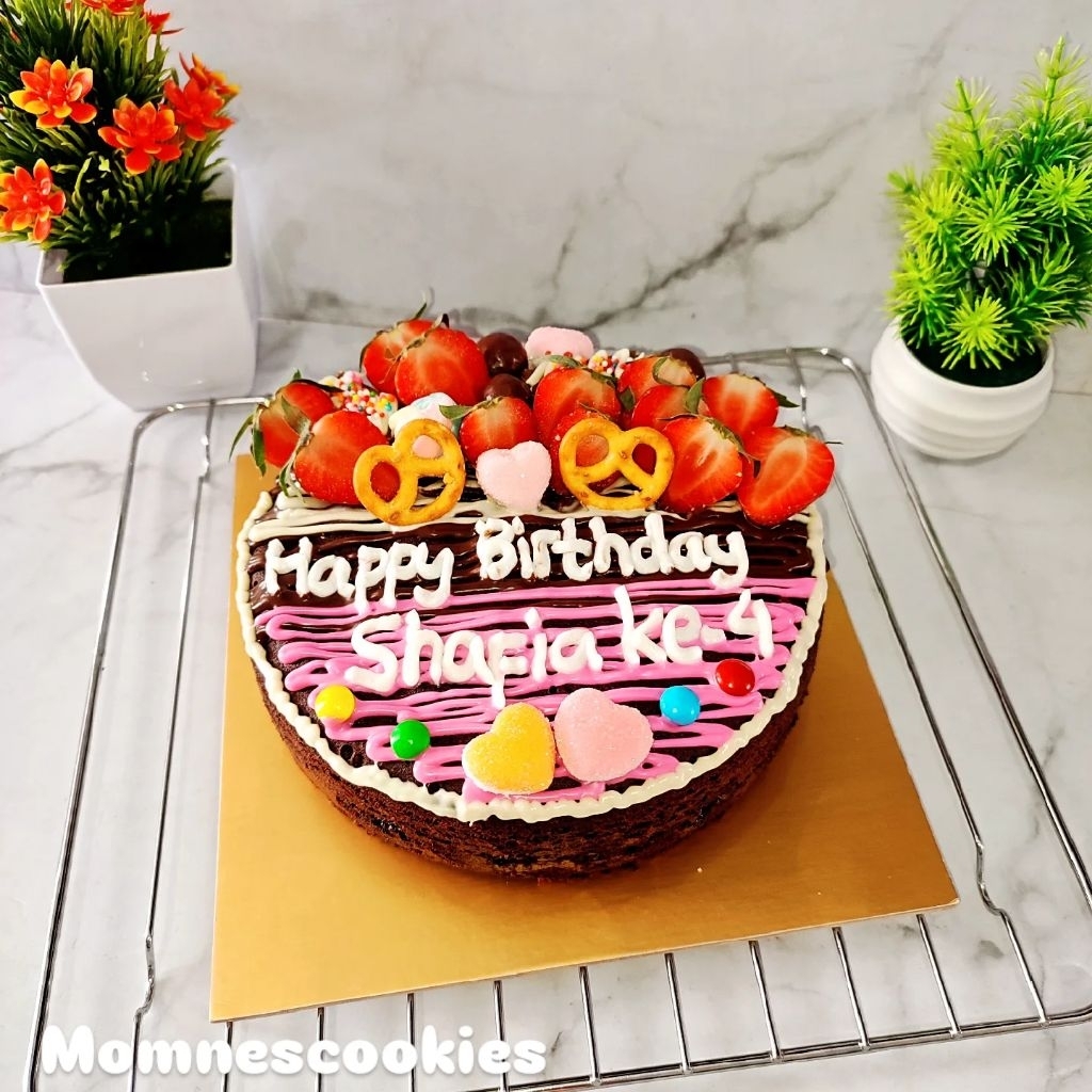 

KUE TART ULANG TAHUN BULAT DIAMETER 18CM BROWNIES KUKUS STRAWBERRY KUE ULTAH HBD HAPPY BDAY ANNIVERSARY BIRTHDAY CAKE