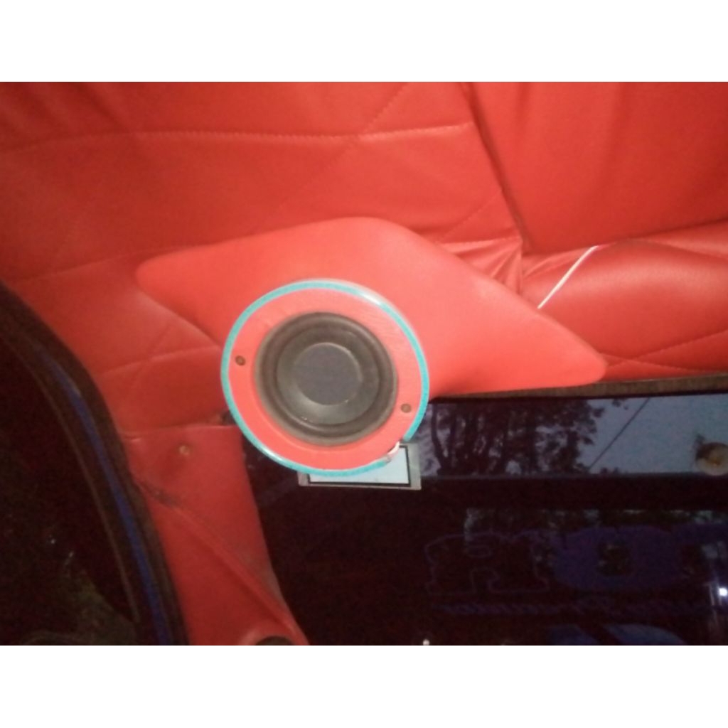 monting speker 4 in universal